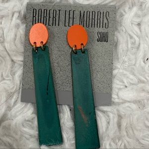 - NWT ROBERT LEE MORRIS SOHO beautiful style gold embellished earrings